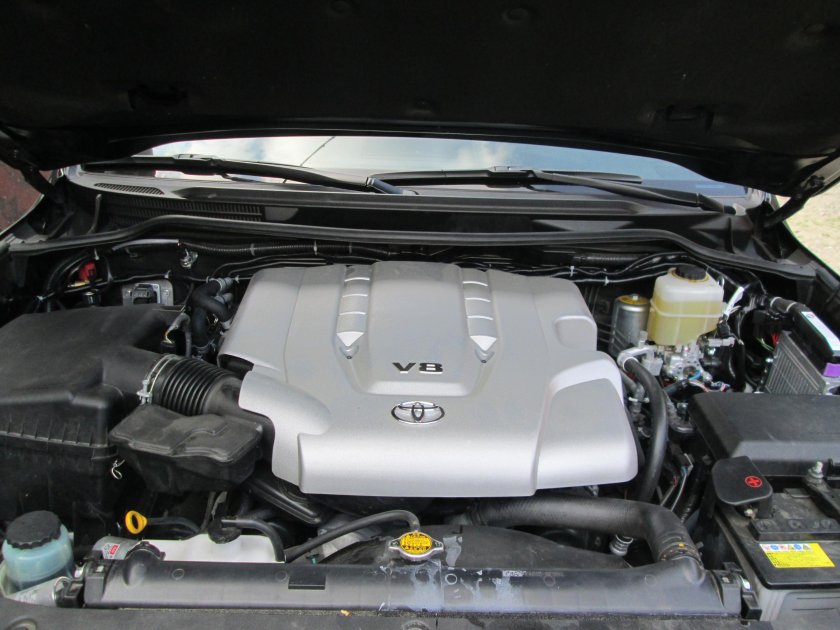 Подкапотка Land Cruiser 200