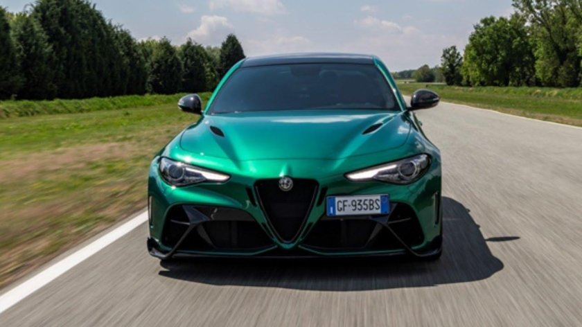 Alfa Romeo Giulia GTAM 2021
