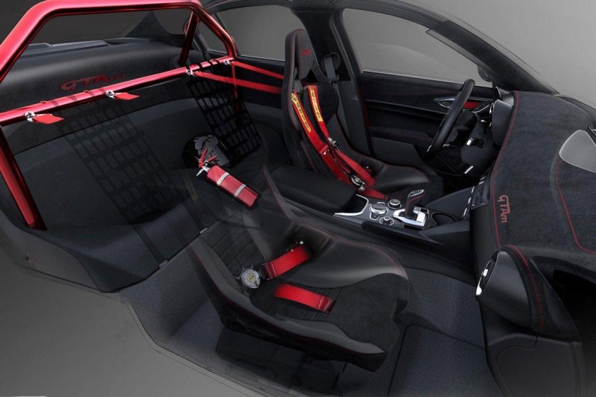 Alfa Romeo Giulia GTAM 2021