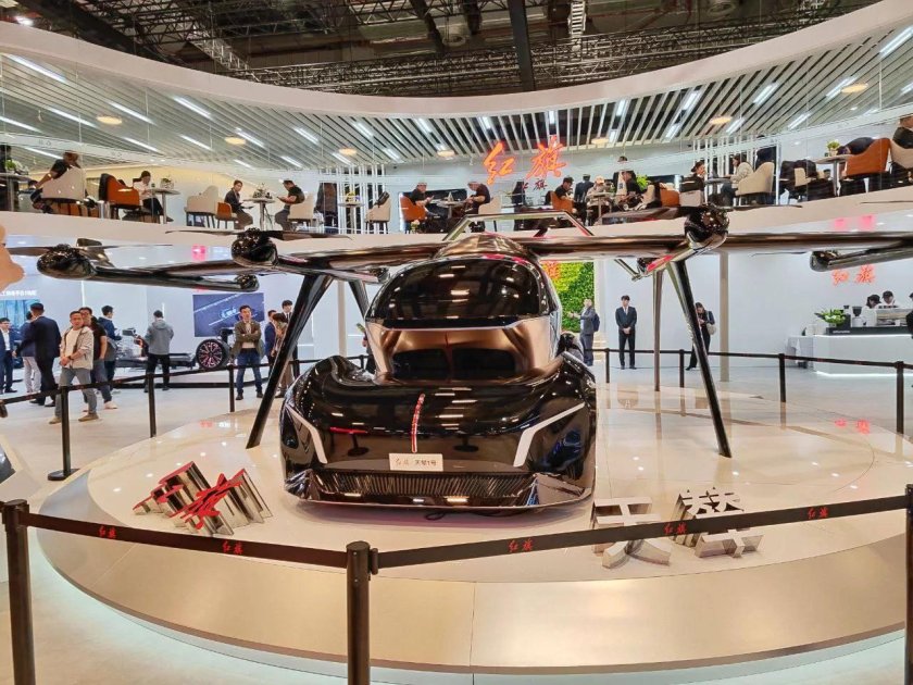 Первый летающий автомобиль