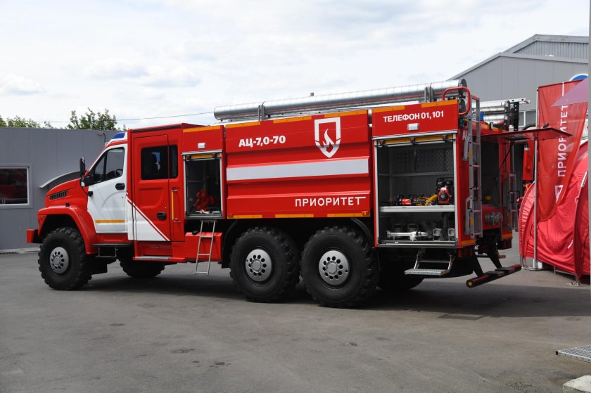 Новая пожарная машина для аэродромов баз-8080