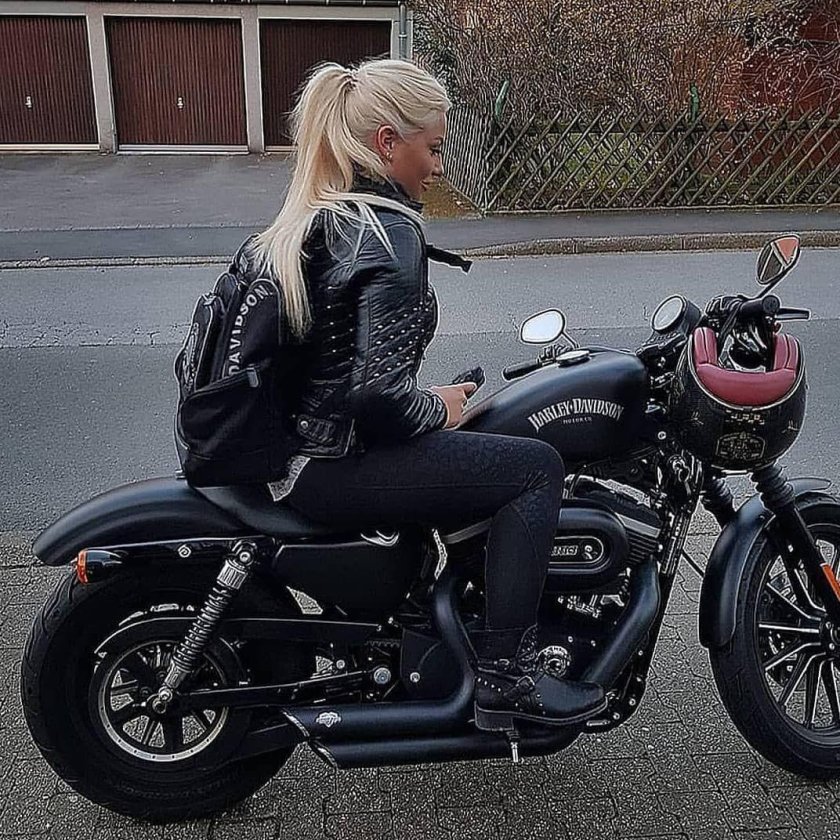 Женский Харлей Дэвидсон мотоцикл