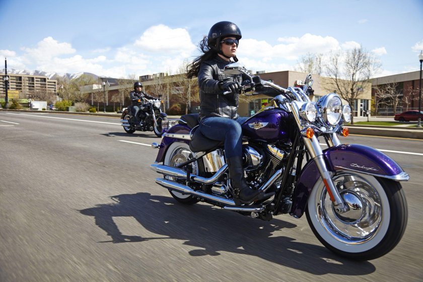 Женский Харлей Дэвидсон мотоцикл