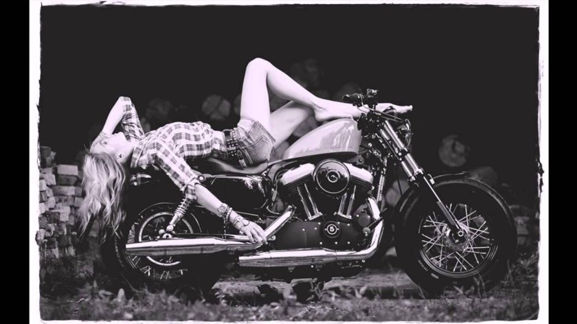 Харлей Дэвидсон мотоцикл и девушка
