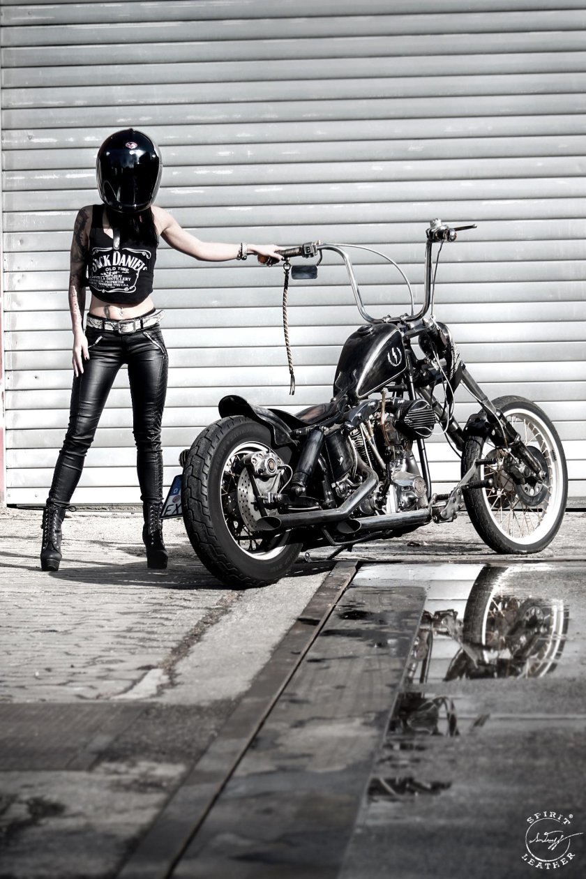 Образ для фотосессии на мотоцикле