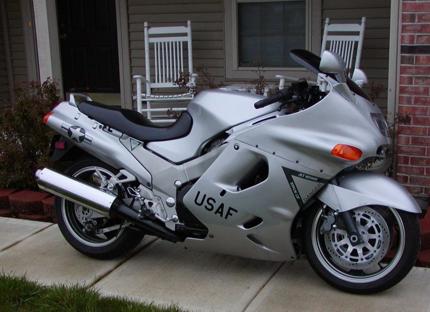 Кавасаки ZZR 1100