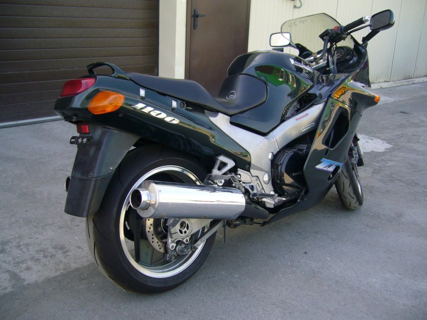 Мотоцикл Кавасаки 1100 кубов