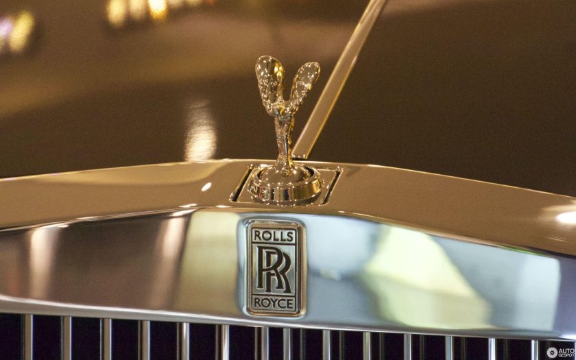 Роллс Ройс Фантом значок на капоте