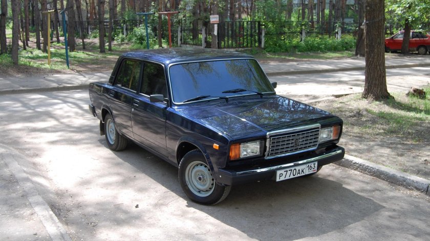 ВАЗ 2107 темно-синий металлик