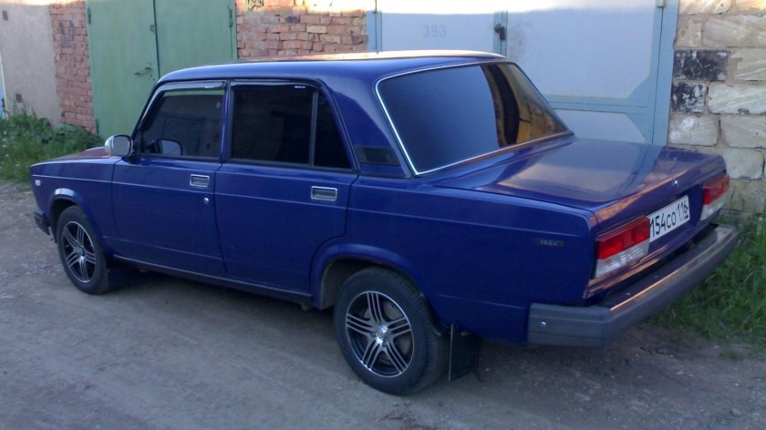 ВАЗ 2107 темно-синий металлик