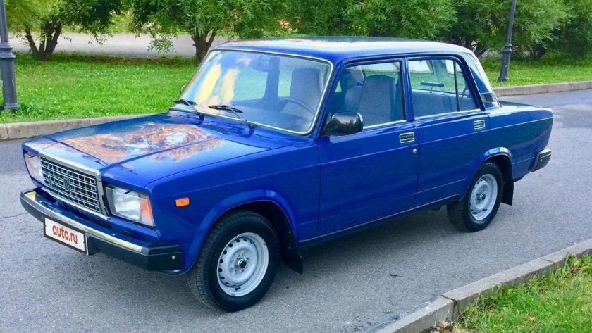Синяя Жигули ВАЗ 2107