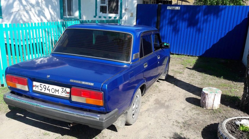 ВАЗ 2107 темно синий