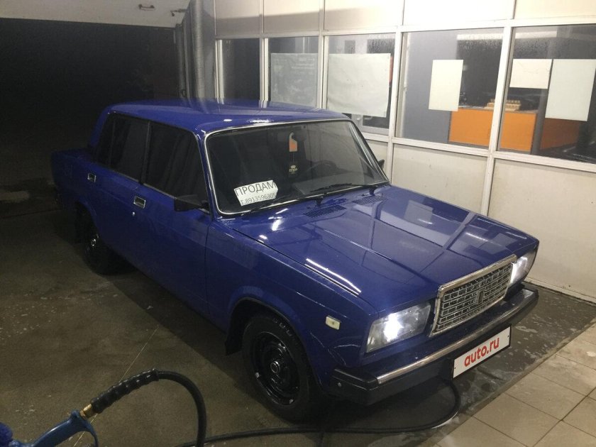 Семёрка ВАЗ 2107 голубая