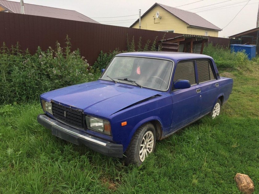 Синяя Жигули ВАЗ 2107