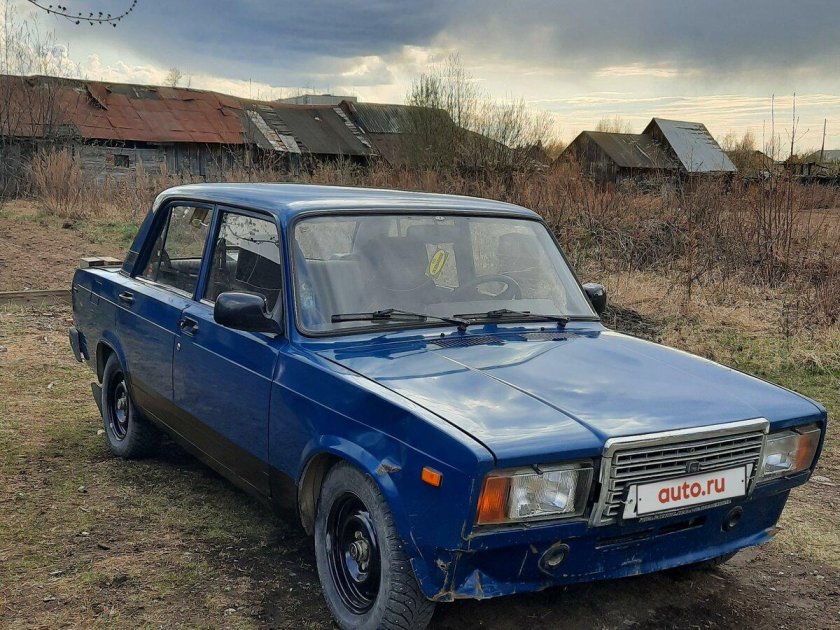 Голубая 2107 с белой крышей