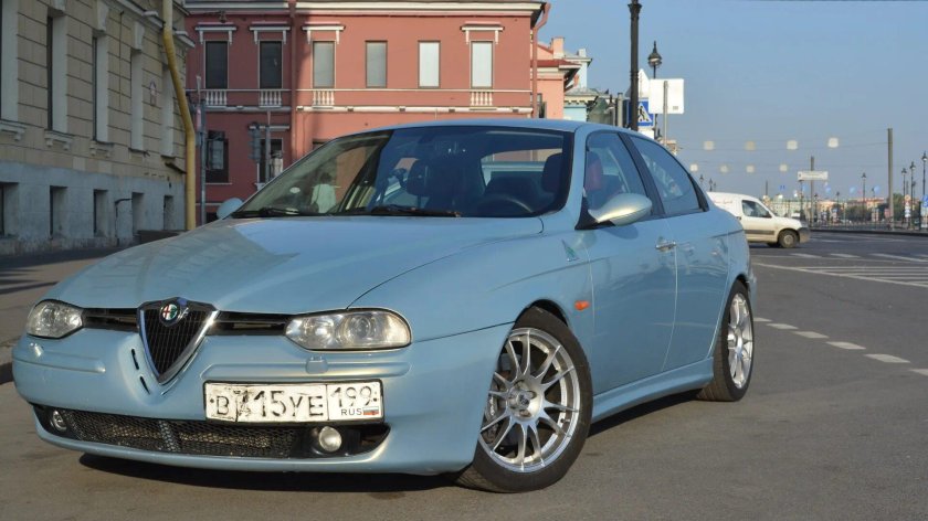 Alfa Romeo 156 голубая