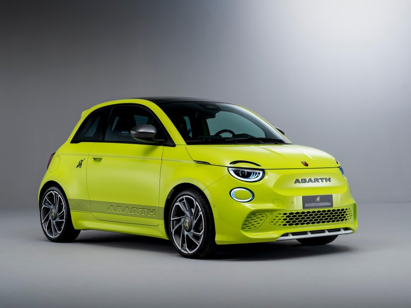 Fiat 500e together Abarth 500e