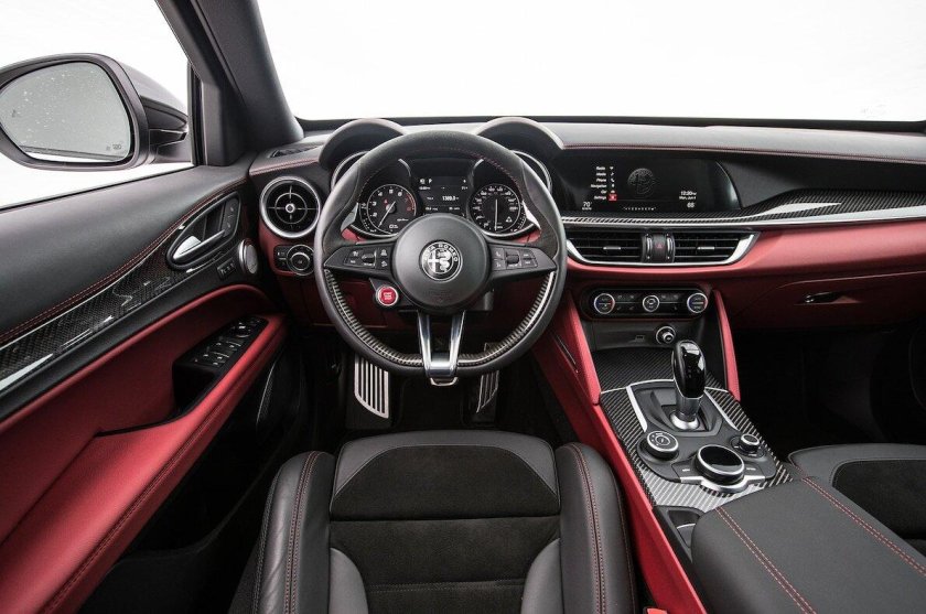 Alfa Romeo Giulia 2019 салон