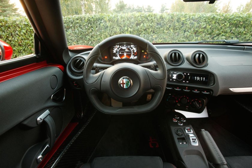 Alfa Romeo 4c салон