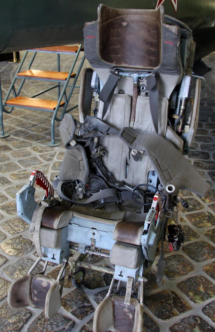 Км-1м катапультное кресло