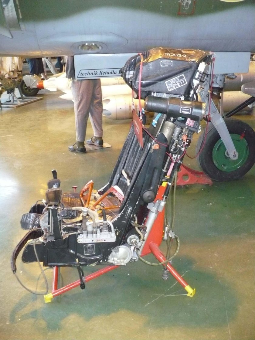 Катапультное кресло Су-27