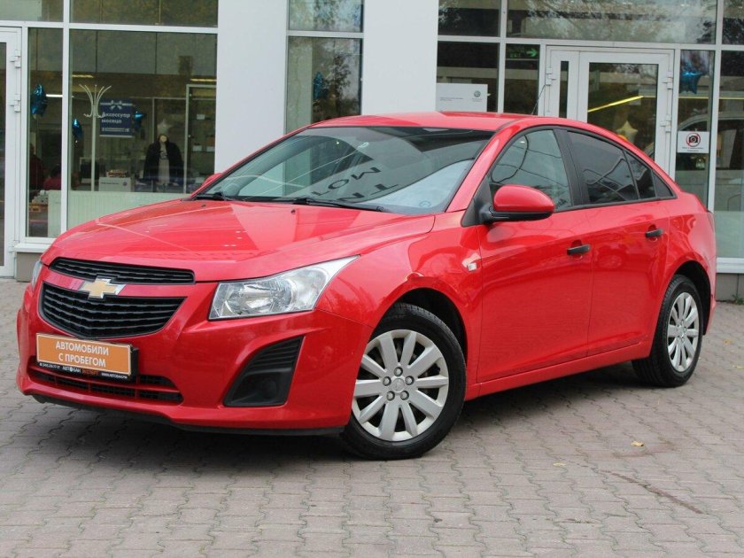 Красныйшевролет Крузо