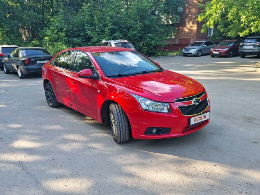 Шевроле Круз золотой