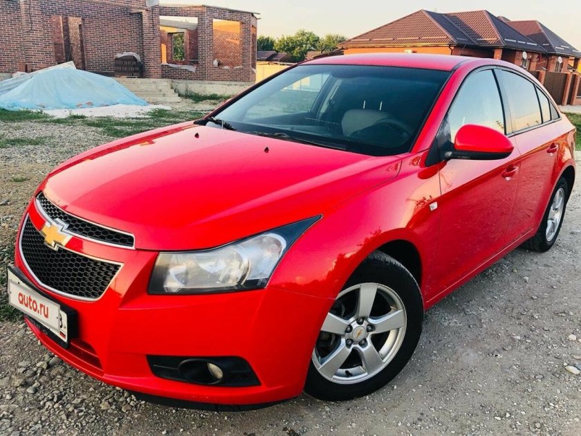 Шевроле Круз седан красный 2013