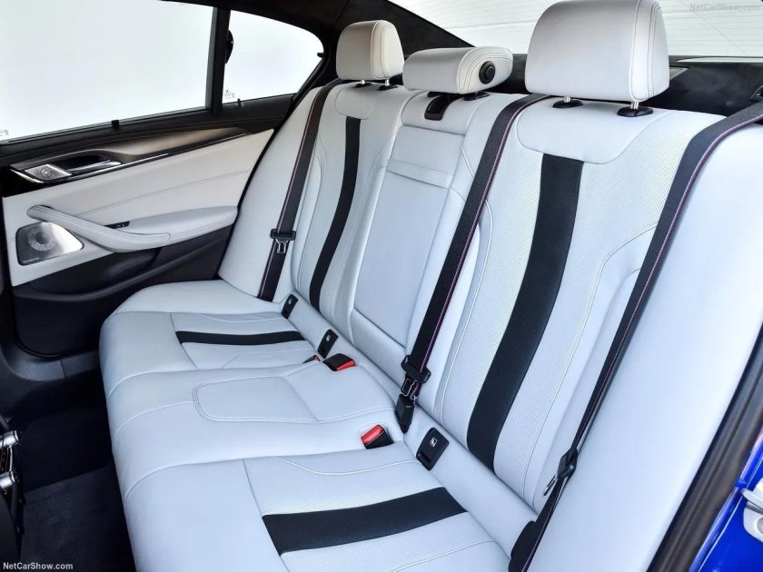 БМВ м5 салон сзади