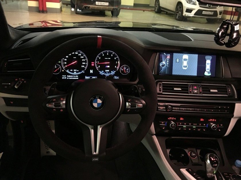 М5 f10 Рестайлинг салон