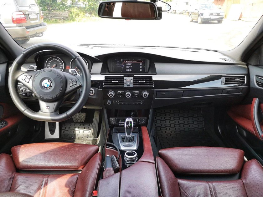 BMW 5 e60 салон