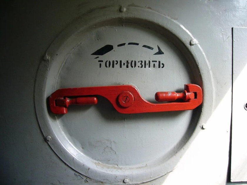 Ручной тормоз электровоза