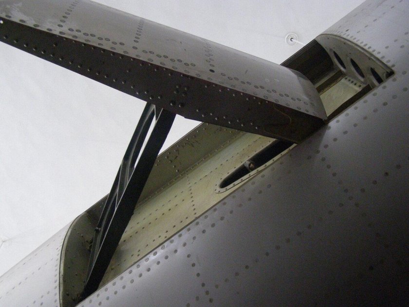 Ил-112 крепление крыла