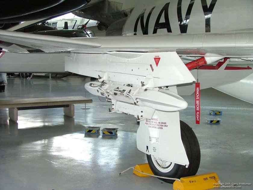 Створки шасси f-4j phantom