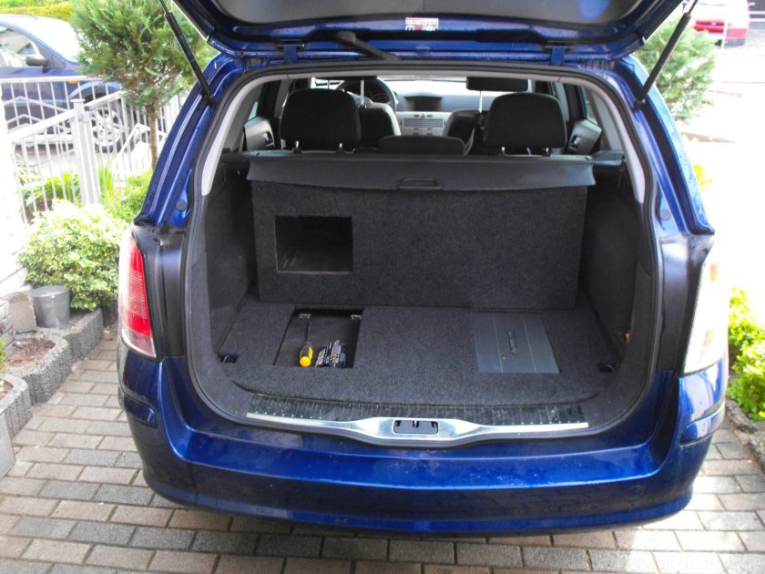Opel Astra h универсал багажник