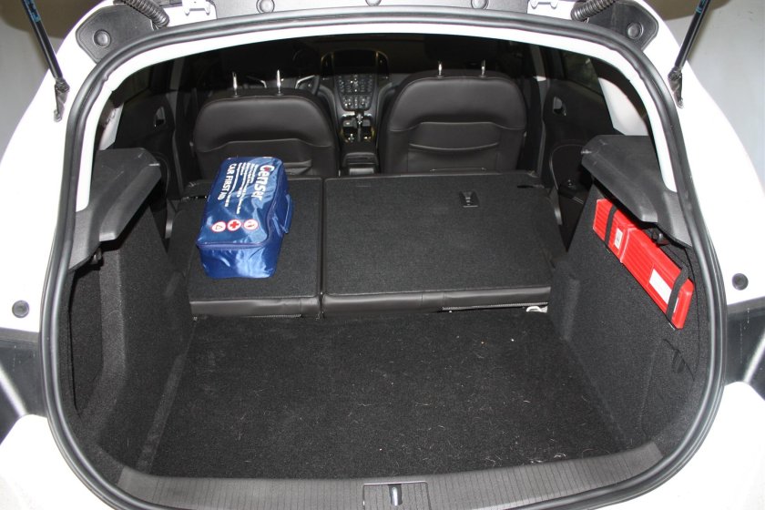 Опель Астра хэтчбек багажник