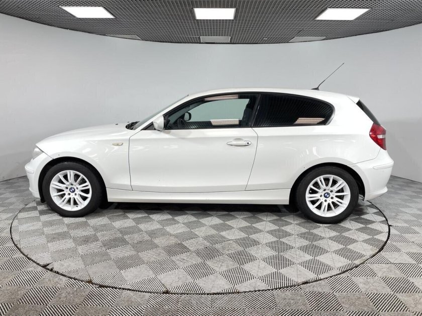 БМВ 1 серии 2011 года 1.6