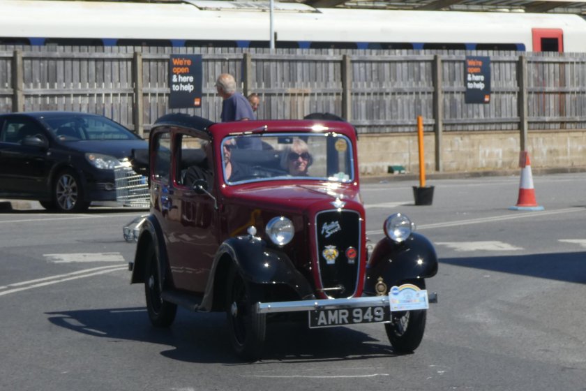 Автомобиль старый