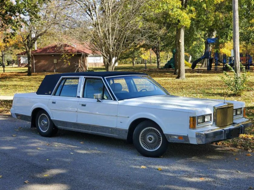 Lincoln Town car 1989