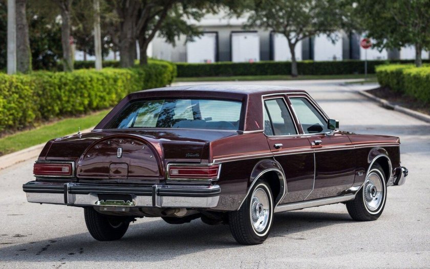 Lincoln Versailles 1977