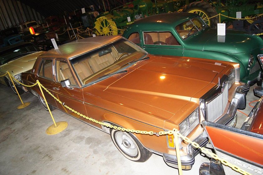 Lincoln Versailles 1977