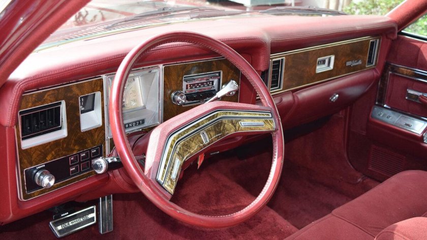 Lincoln Versailles 1977