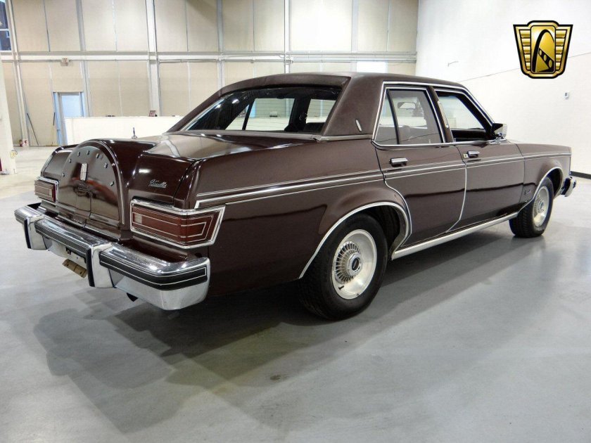 Lincoln Versailles 1977