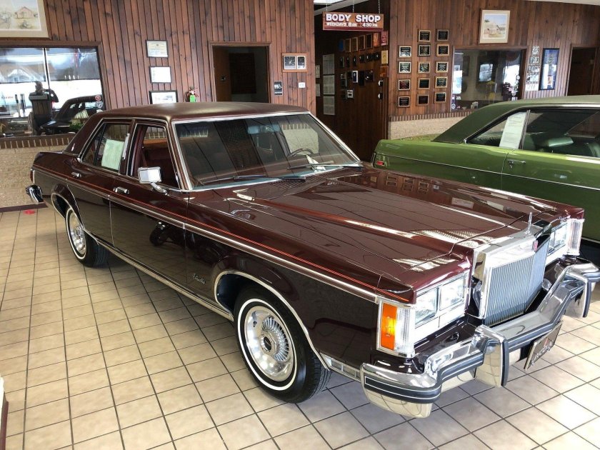 Lincoln Versailles 1977