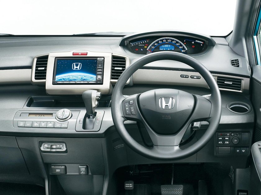 Honda freed 2012 салон