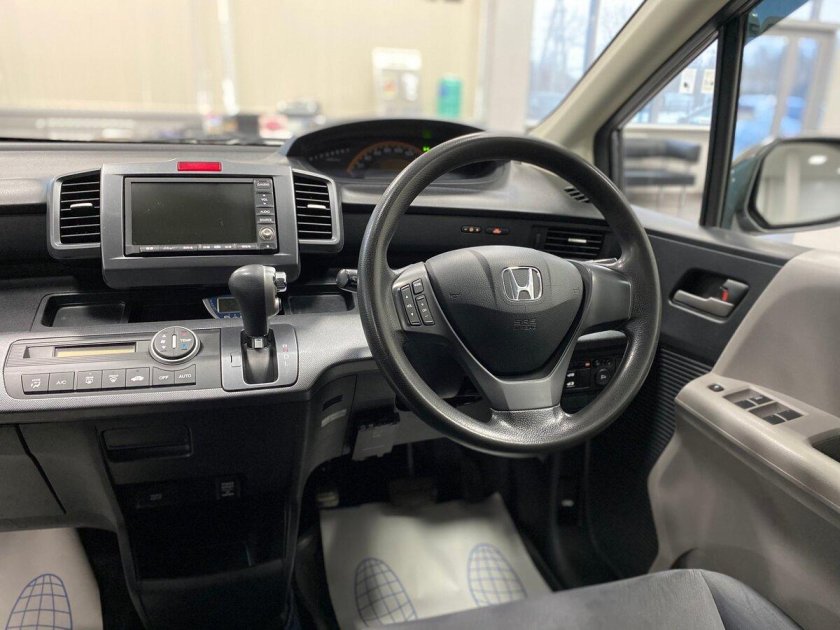 Honda freed 2009 салон