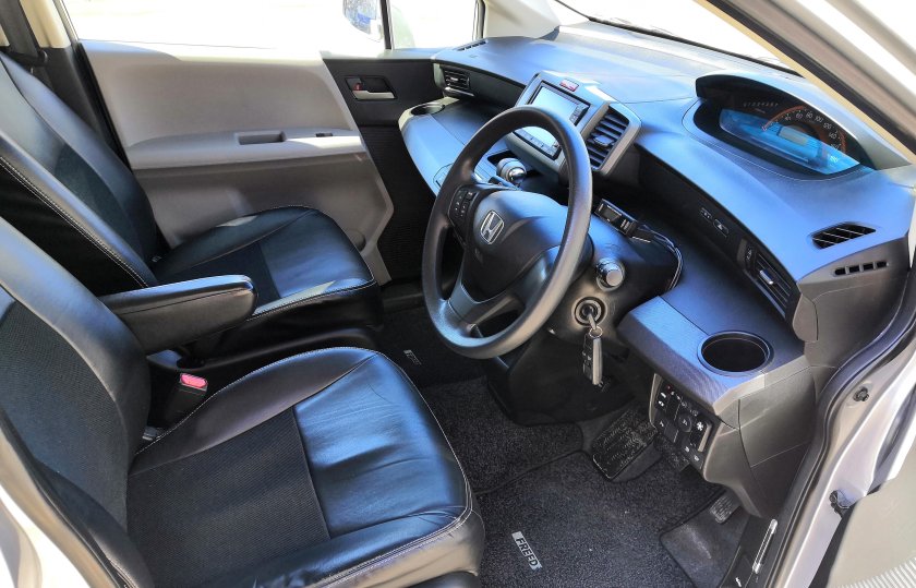 Хонда Фрид салон