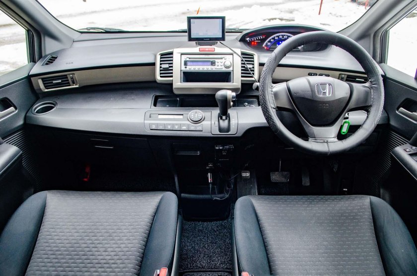 Honda freed Spike 2011