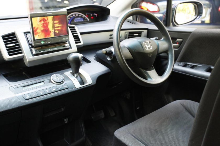 Штатная магнитола Хонда Фрид Спайк