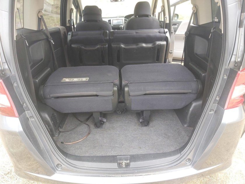 Хонда Фрид Спайк третий ряд сидений